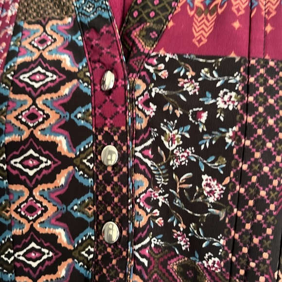 Ladies top - Picture 2 of 4